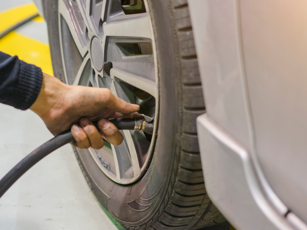 How To Add Air To Your Tires (video) 2020 - Truecar Blog