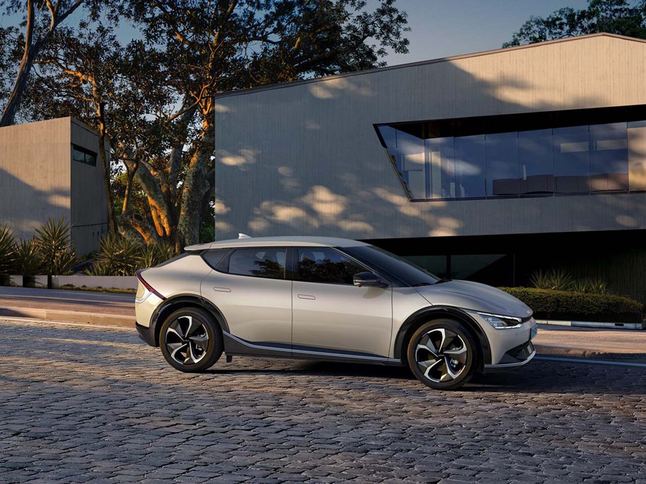 2022 Kia EV6 has Striking Looks, Roomy Interior, & 576 HP GT Model -  TrueCar Blog