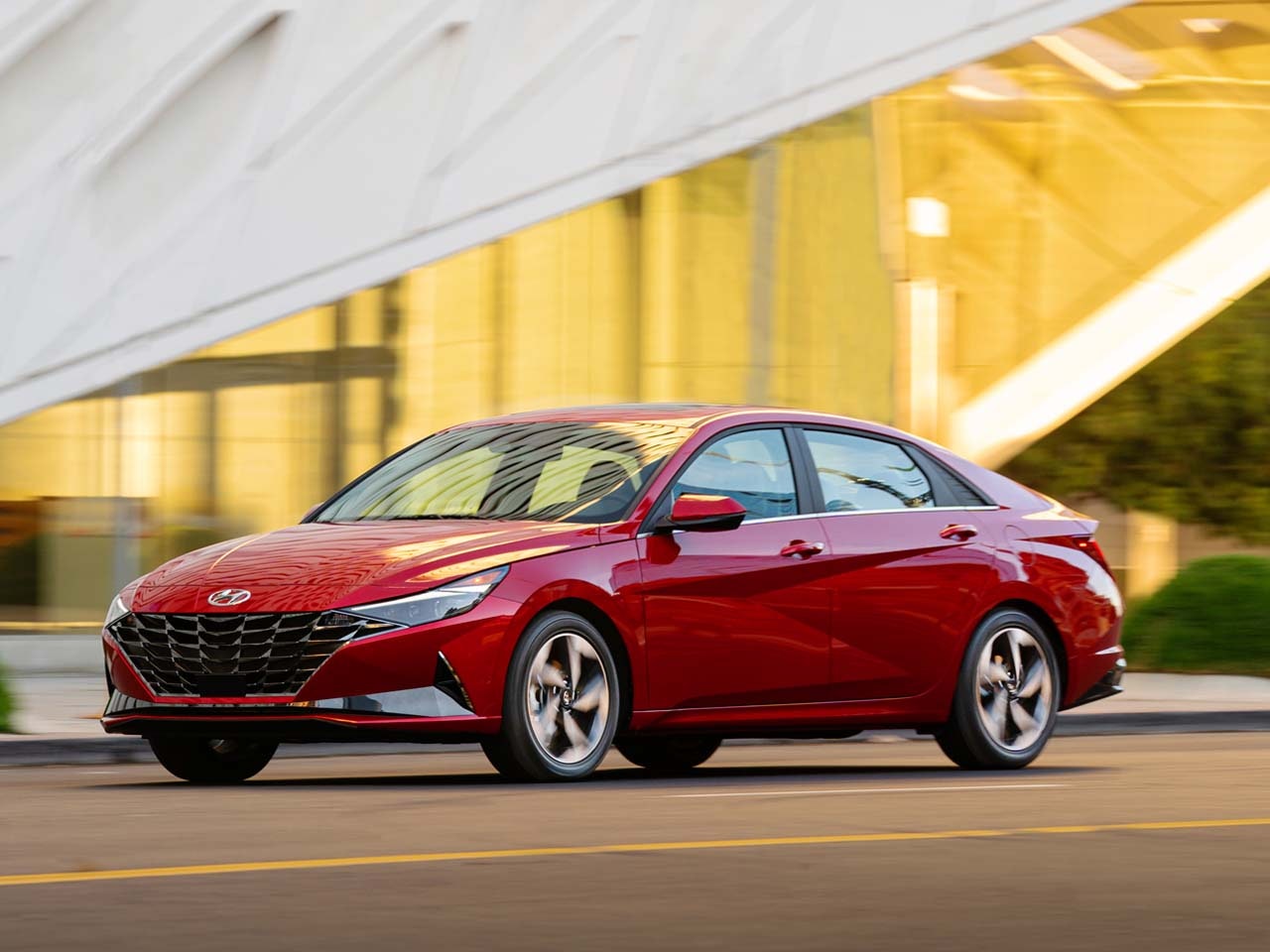 2021-hyundai-elantra-fast-facts